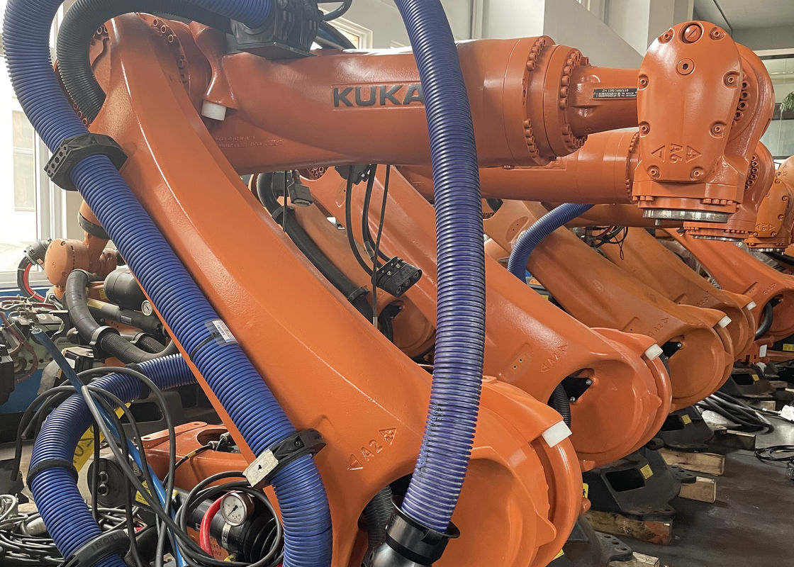 KUKA KR 240 R2900 Ultra Ρομπότ 6 άξονων βραχίονα με 240 kg ωφέλιμο φορτίο και 2896 mm εμβέλεια επαναληψιμότητα 0,06 mm βάρος 1145 kg