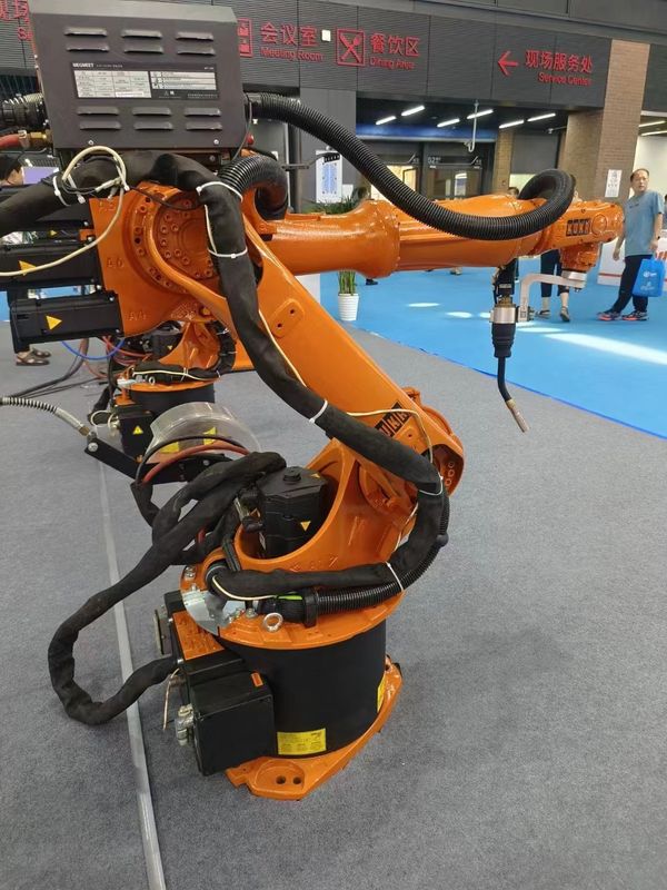 KR16L6 6kg ωφέλιμο φορτίο 6 άξων Ρομπότ XP Ελέγχου Εγκατάσταση εδάφους / οροφής Κλίση γωνίας συναρμολόγηση συγκόλλησης τόξου MIG
