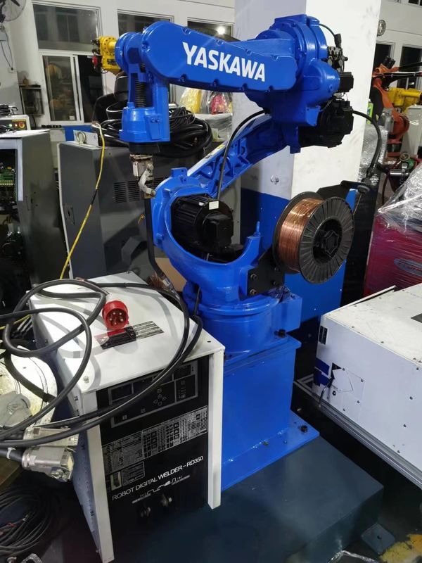 Βιομηχανική συγκόλληση MA1400 Yaskawa Χρησιμοποιούμενο ρομποτικό χέρι με ωφέλιμο φορτίο 3kg με ντουλάπι ελέγχου 6 άξων