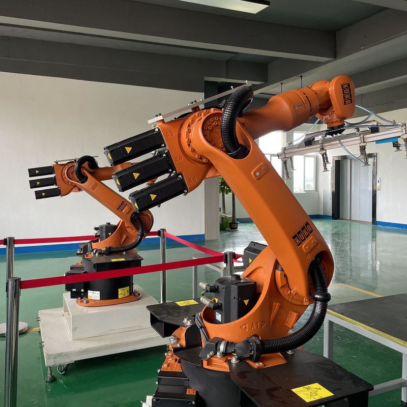 Χρήσιμο φορτίο KUKA Kr16 Ρομπότ συγκόλλησης με ελεγκτή XP 1611 mm Reach Fronius πηγή συγκόλλησης χειρισμός συναρμολόγησης φορτίο κοπής