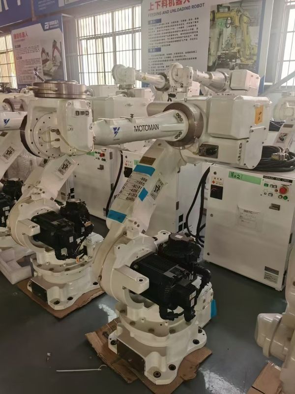 Πορτοκαλί Μεταχειρισμένο Ρομποτικό Βραχίονα Συμπεριλαμβανομένου Ελεγκτή C4 και Εύρους Εργασίας 1904mm Σχεδιασμένος για Απόδοση στη Βιομηχανική Ρομποτική