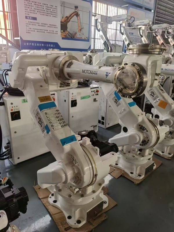 2061mm Reach CR50 XRC 50kg Πληροφοριακό φορτίο Motoman Arc Welding Robot για την προετοιμασία και φόρτωση / εκφόρτωση εξαρτημάτων