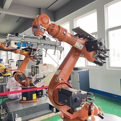 KUKA Kr16 Χρήσιμο φορτίο 16 Kg ARC ρομπότ συγκόλλησης με XP ελεγκτή